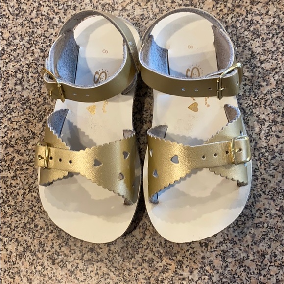 saltwater sandals size 8